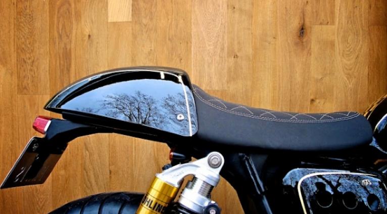 THRUXTON CAFE RACER