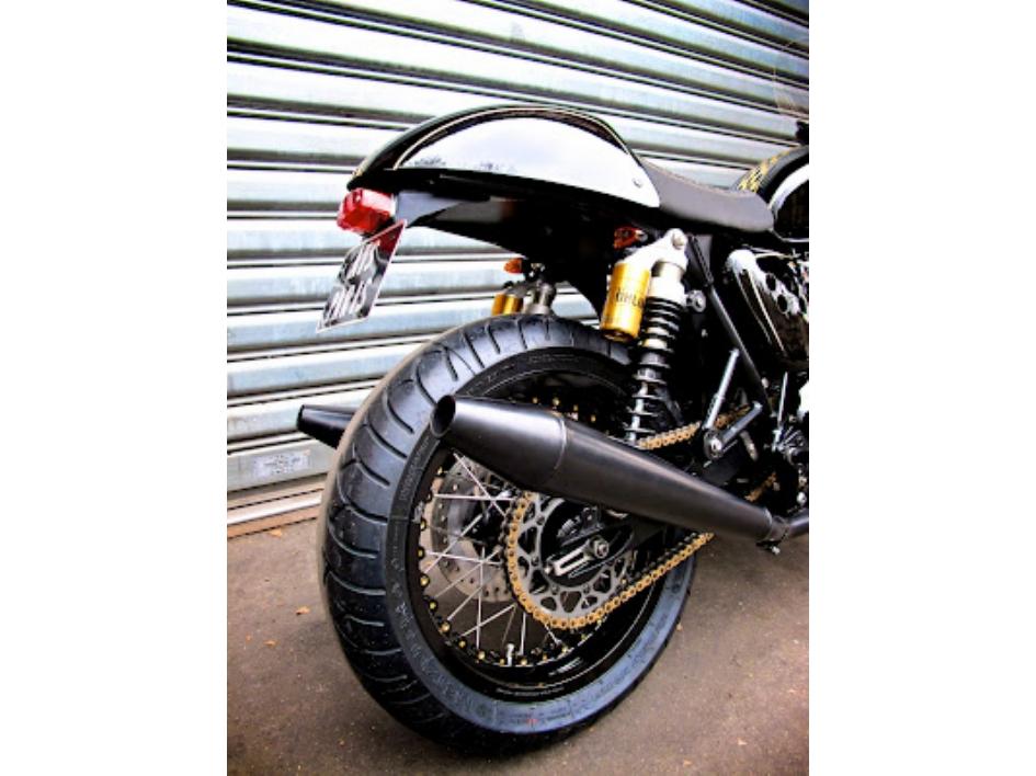 THRUXTON CAFE RACER