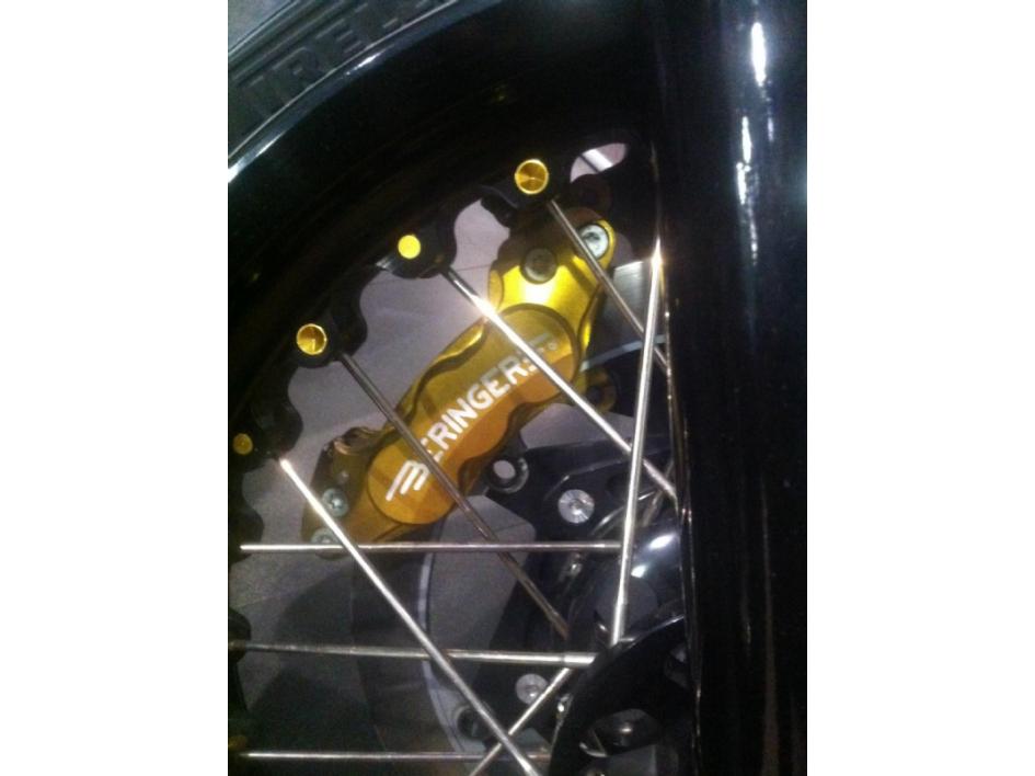 THRUXTON CAFE RACER